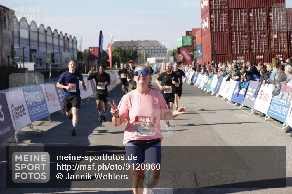 03.10.2025 - Köhlbrandbrückenlauf Jannik Wohlers http://msf.ph/oto/9120960 03.10.2025 13:04:25 Ziel 4055, 4117, 4198, 4297, 4494, 4665, 4836, 4995, 5055, 6018, 6038, 6250, 6251, 6723, 6724 meine-sportfotos.de