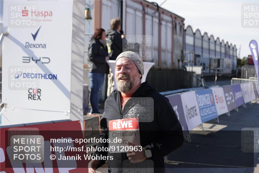 03.10.2025 - Köhlbrandbrückenlauf Jannik Wohlers http://msf.ph/oto/9120963 03.10.2025 13:36:01 Ziel 4972, 6292, 6670 meine-sportfotos.de