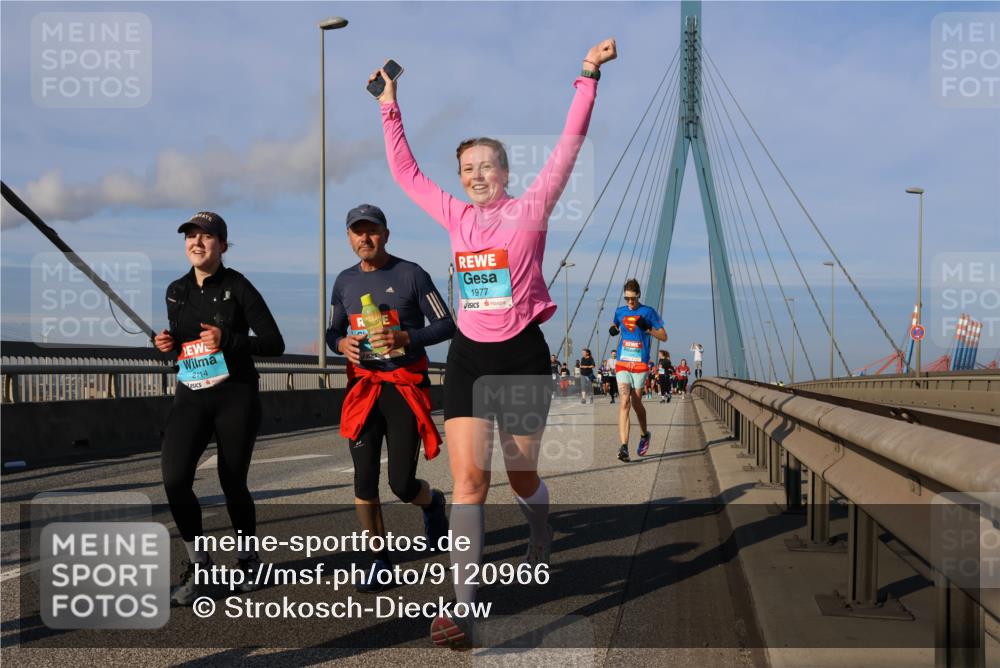 03.10.2025 - Köhlbrandbrückenlauf Strokosch-Dieckow http://msf.ph/oto/9120966 03.10.2025 09:56:11 Position 2 2114, 1977 meine-sportfotos.de