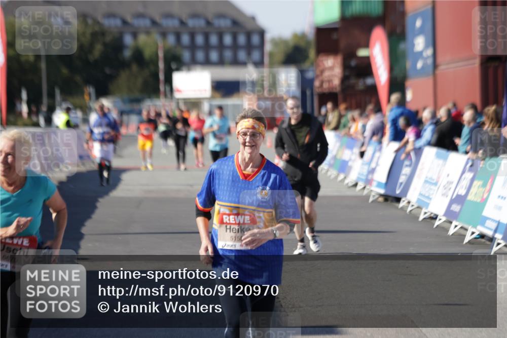 03.10.2025 - Köhlbrandbrückenlauf Jannik Wohlers http://msf.ph/oto/9120970 03.10.2025 13:36:05 Ziel 4972, 5158, 6670 meine-sportfotos.de