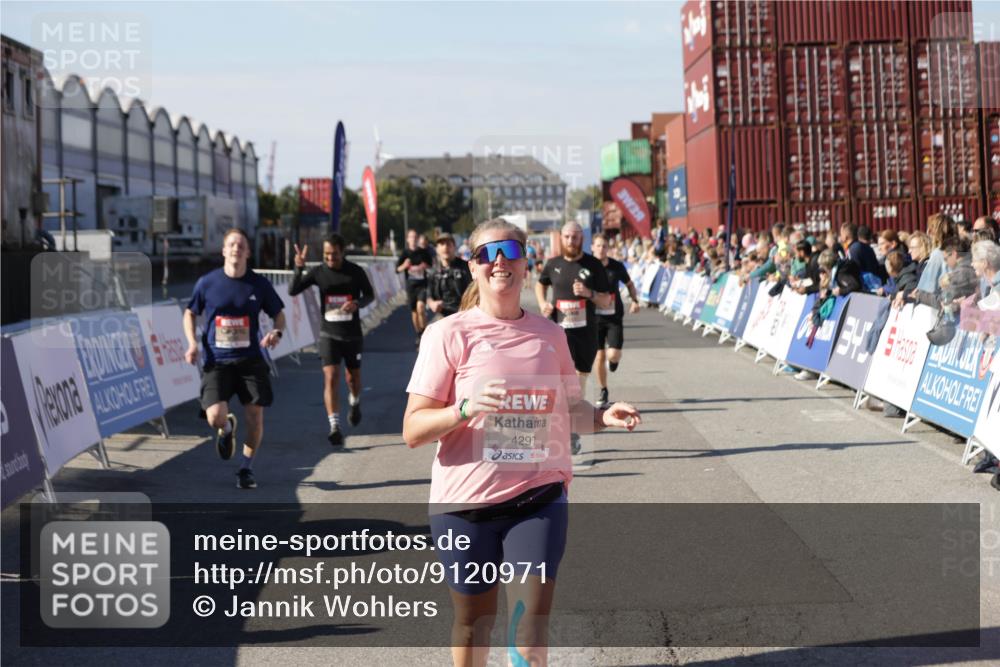 03.10.2025 - Köhlbrandbrückenlauf Jannik Wohlers http://msf.ph/oto/9120971 03.10.2025 13:04:25 Ziel 4055, 4117, 4198, 4297, 4494, 4665, 4836, 4995, 5055, 6018, 6038, 6250, 6251, 6723, 6724 meine-sportfotos.de