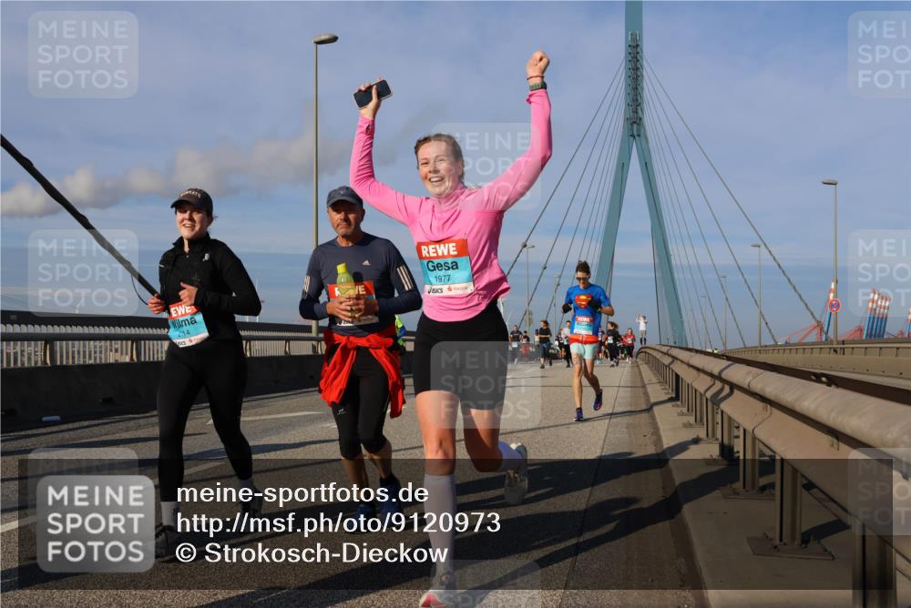 03.10.2025 - Köhlbrandbrückenlauf Strokosch-Dieckow http://msf.ph/oto/9120973 03.10.2025 09:56:11 Position 2 214, 1977 meine-sportfotos.de