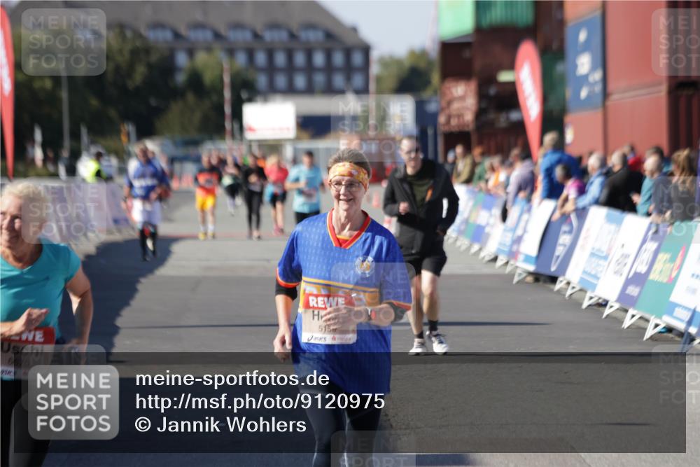 03.10.2025 - Köhlbrandbrückenlauf Jannik Wohlers http://msf.ph/oto/9120975 03.10.2025 13:36:05 Ziel 4972, 5158, 6670 meine-sportfotos.de