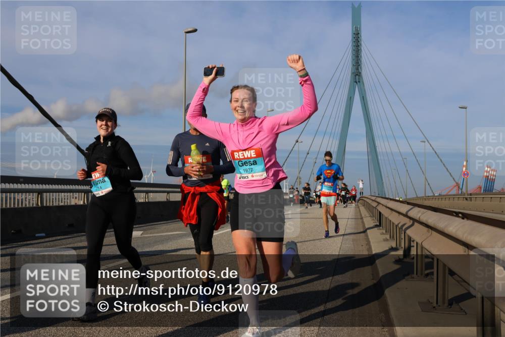 03.10.2025 - Köhlbrandbrückenlauf Strokosch-Dieckow http://msf.ph/oto/9120978 03.10.2025 09:56:11 Position 2 2114, 1977 meine-sportfotos.de