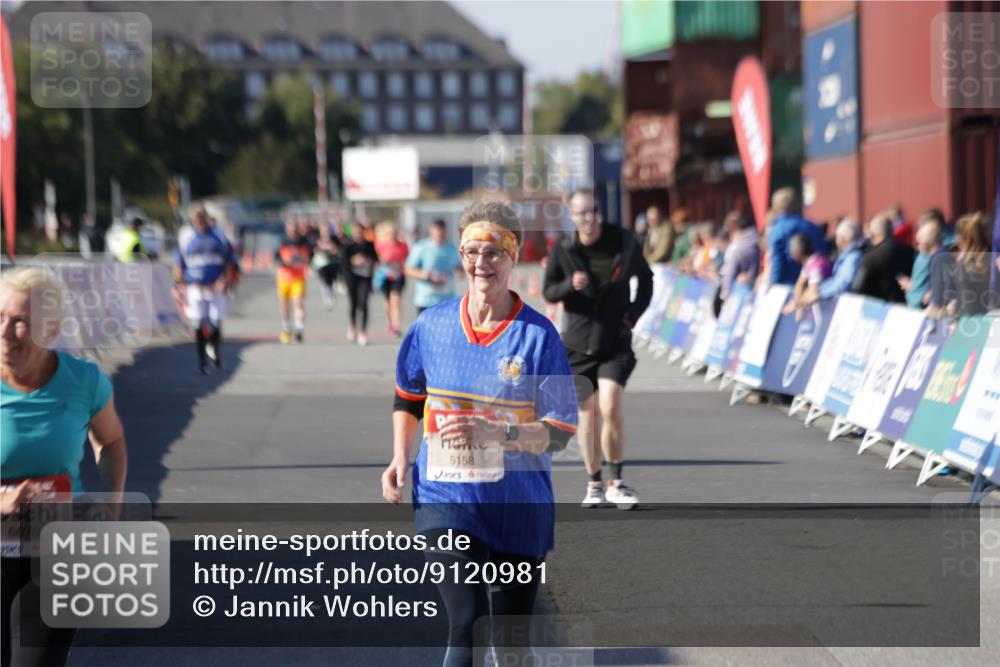 03.10.2025 - Köhlbrandbrückenlauf Jannik Wohlers http://msf.ph/oto/9120981 03.10.2025 13:36:05 Ziel 4972, 5158, 6670 meine-sportfotos.de