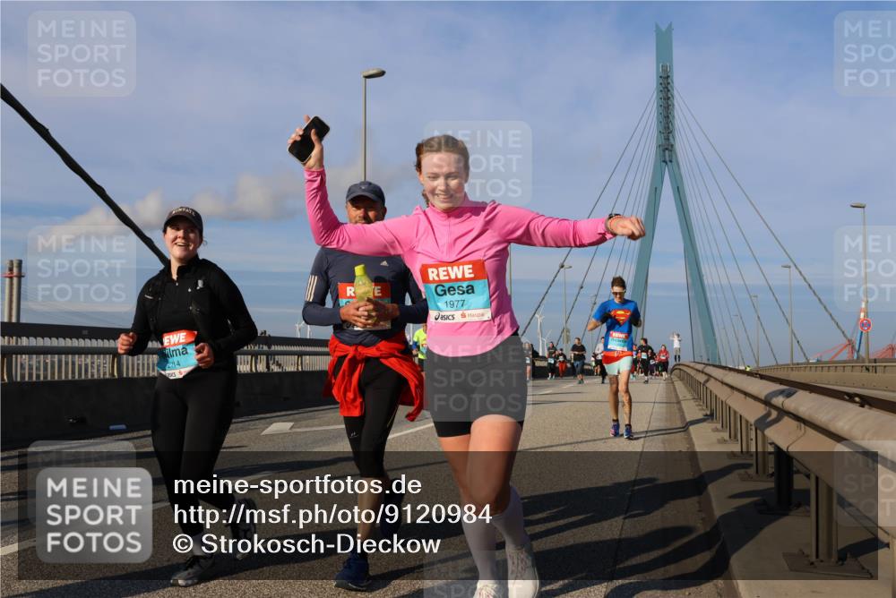 03.10.2025 - Köhlbrandbrückenlauf Strokosch-Dieckow http://msf.ph/oto/9120984 03.10.2025 09:56:11 Position 2 214, 1977 meine-sportfotos.de