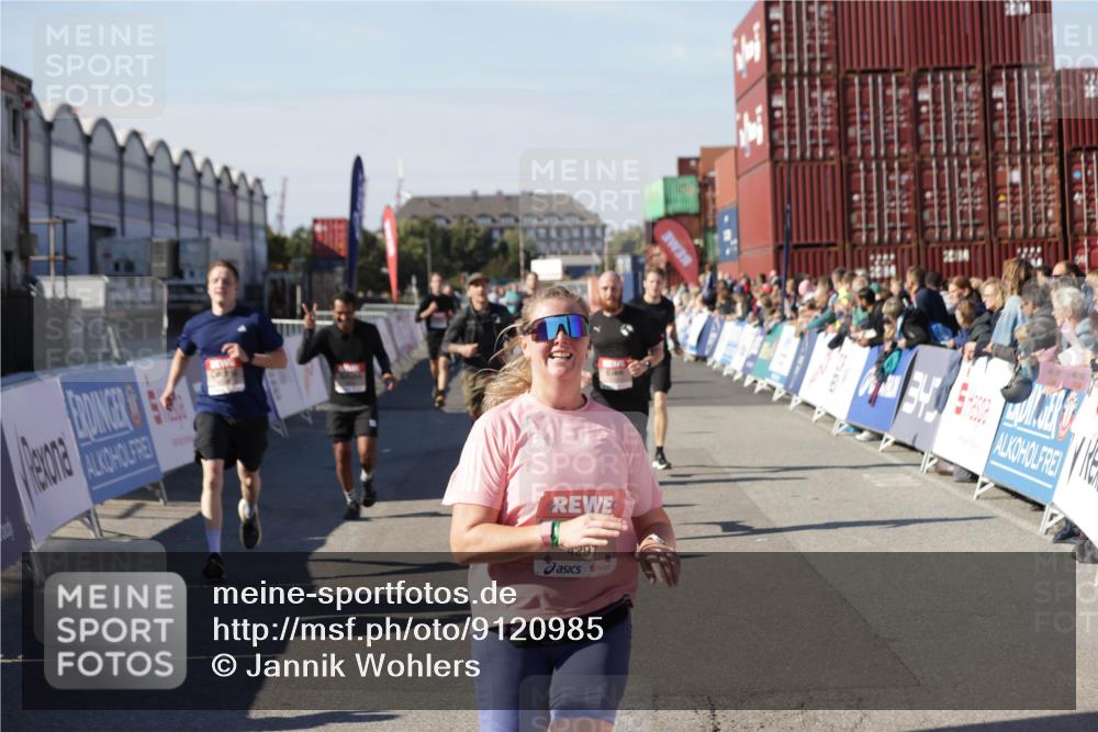03.10.2025 - Köhlbrandbrückenlauf Jannik Wohlers http://msf.ph/oto/9120985 03.10.2025 13:04:25 Ziel 4055, 4117, 4198, 4297, 4494, 4665, 4836, 4995, 5055, 6018, 6038, 6250, 6251, 6723, 6724 meine-sportfotos.de