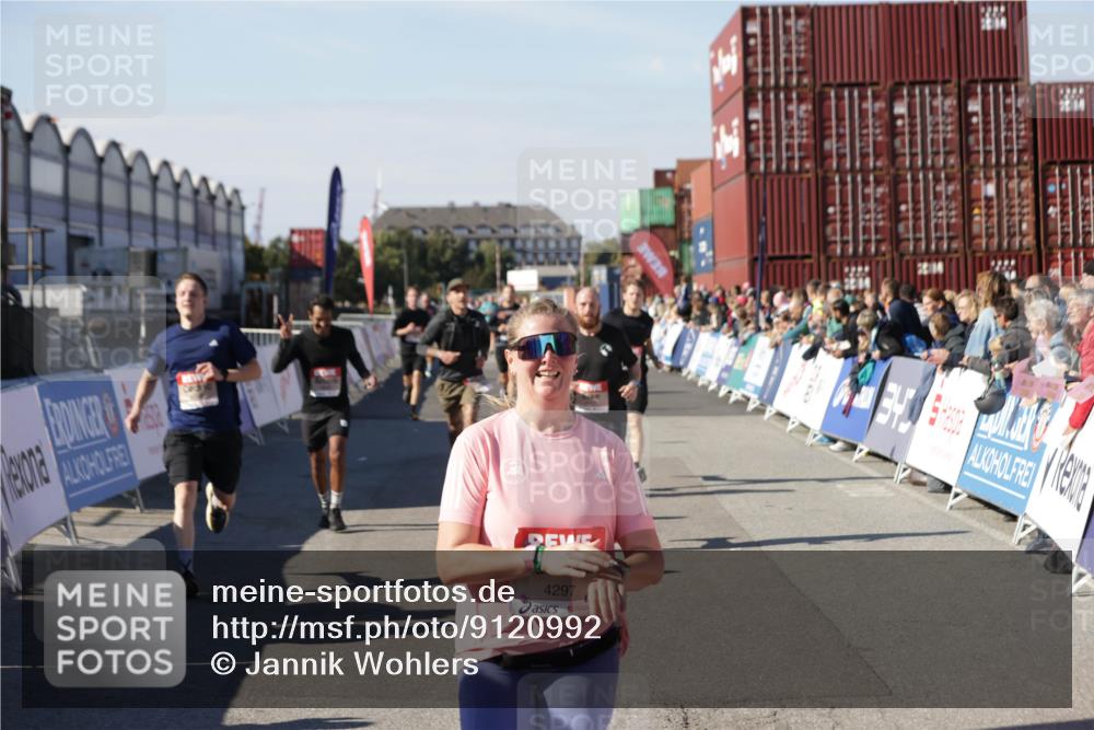 03.10.2025 - Köhlbrandbrückenlauf Jannik Wohlers http://msf.ph/oto/9120992 03.10.2025 13:04:25 Ziel 4055, 4117, 4198, 4297, 4494, 4665, 4836, 4995, 5055, 6018, 6038, 6250, 6251, 6723, 6724 meine-sportfotos.de