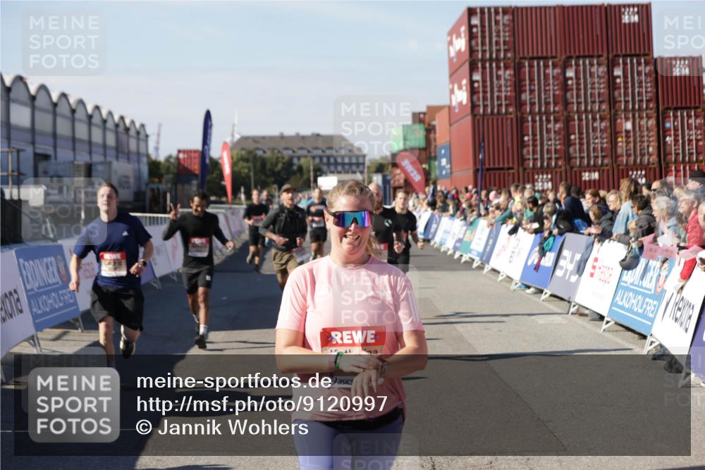 03.10.2025 - Köhlbrandbrückenlauf Jannik Wohlers http://msf.ph/oto/9120997 03.10.2025 13:04:25 Ziel 4055, 4117, 4198, 4297, 4494, 4665, 4836, 4995, 5055, 6018, 6038, 6250, 6251, 6723, 6724 meine-sportfotos.de
