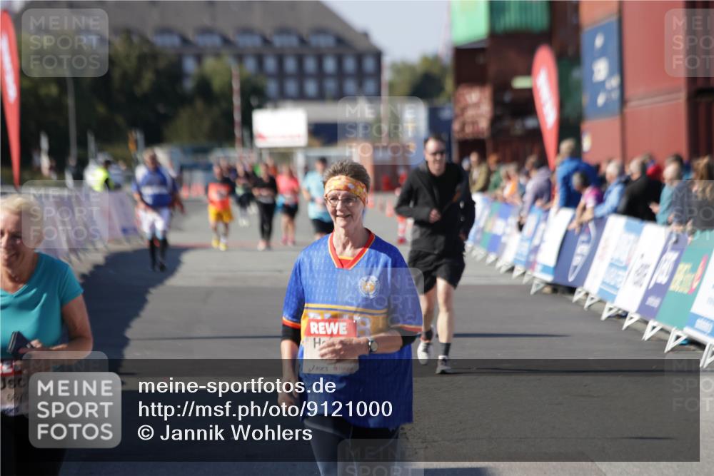 03.10.2025 - Köhlbrandbrückenlauf Jannik Wohlers http://msf.ph/oto/9121000 03.10.2025 13:36:05 Ziel 4972, 5158, 6670 meine-sportfotos.de