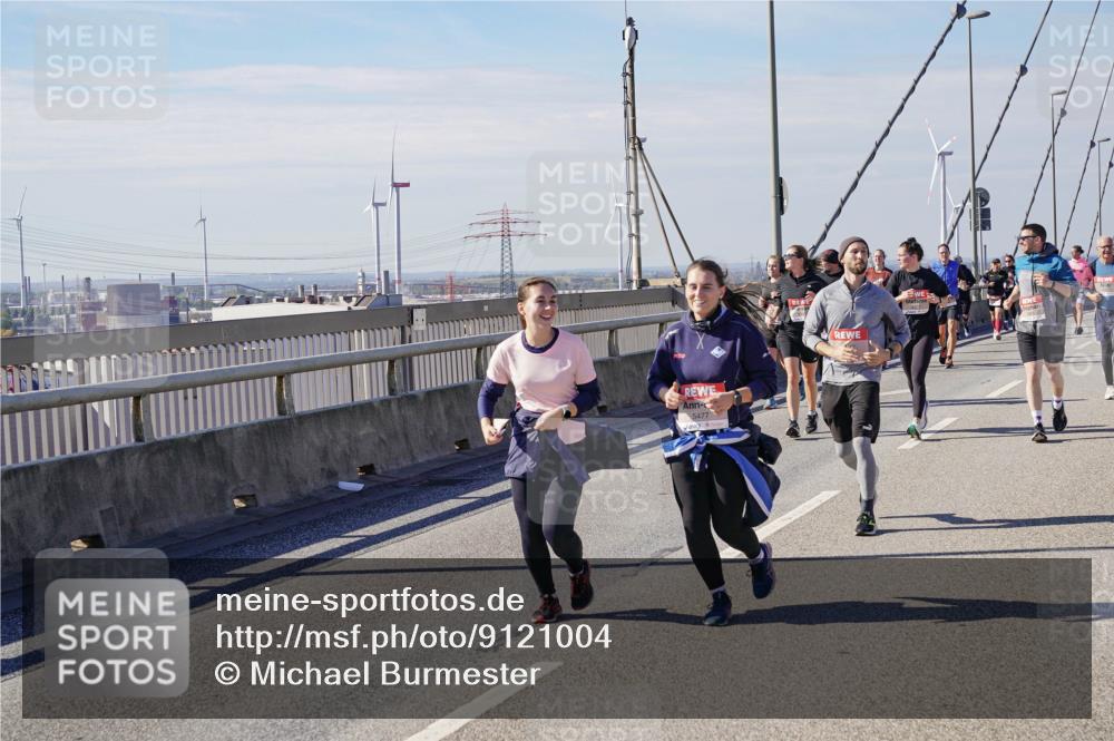 03.10.2025 - Köhlbrandbrückenlauf Michael Burmester http://msf.ph/oto/9121004 03.10.2025 13:02:25 Position 2 5477 meine-sportfotos.de