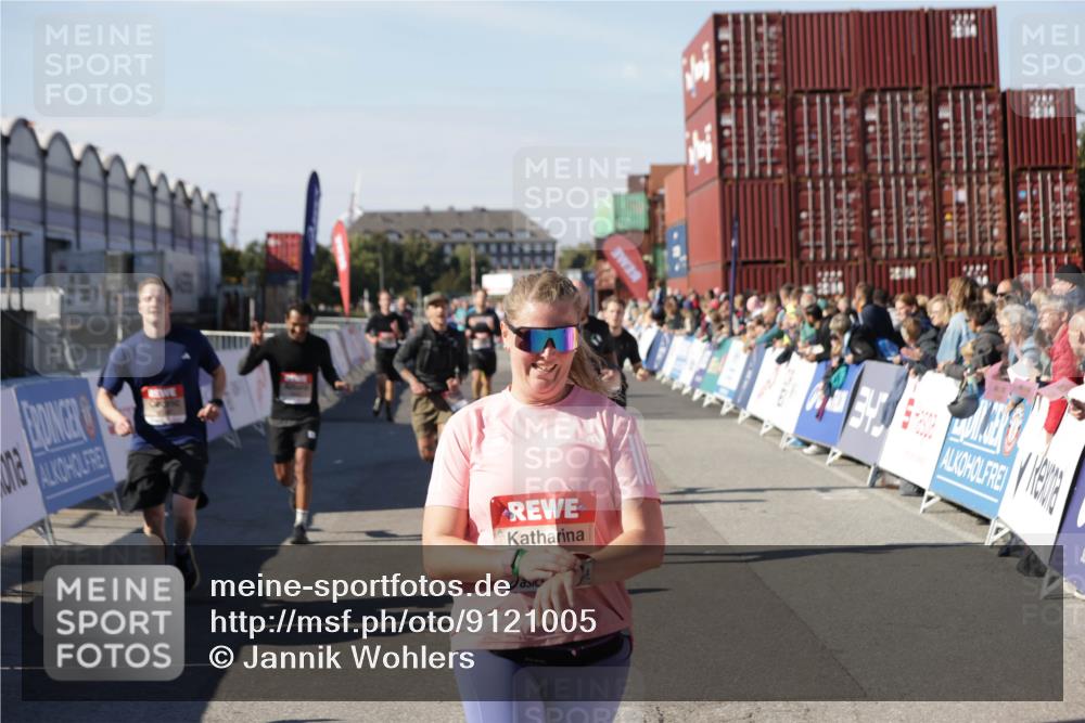 03.10.2025 - Köhlbrandbrückenlauf Jannik Wohlers http://msf.ph/oto/9121005 03.10.2025 13:04:25 Ziel 4055, 4117, 4198, 4297, 4494, 4665, 4836, 4995, 5055, 6018, 6038, 6250, 6251, 6723, 6724 meine-sportfotos.de