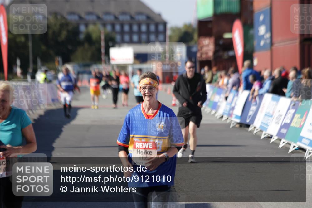 03.10.2025 - Köhlbrandbrückenlauf Jannik Wohlers http://msf.ph/oto/9121010 03.10.2025 13:36:06 Ziel 4972, 5158, 6670 meine-sportfotos.de