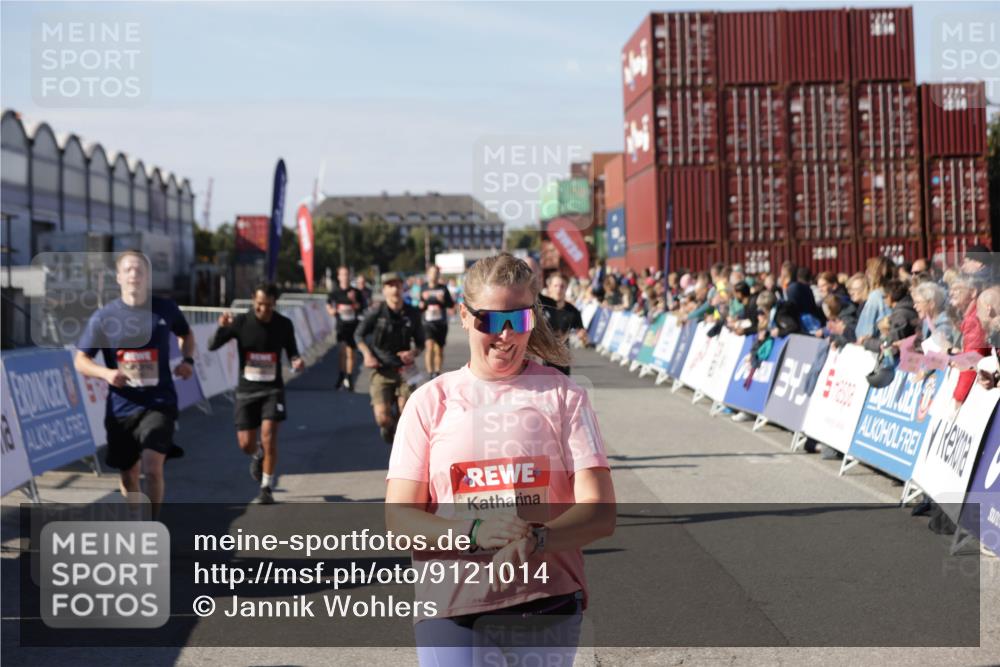03.10.2025 - Köhlbrandbrückenlauf Jannik Wohlers http://msf.ph/oto/9121014 03.10.2025 13:04:25 Ziel 4055, 4117, 4198, 4297, 4494, 4665, 4836, 4995, 5055, 6018, 6038, 6250, 6251, 6723, 6724 meine-sportfotos.de