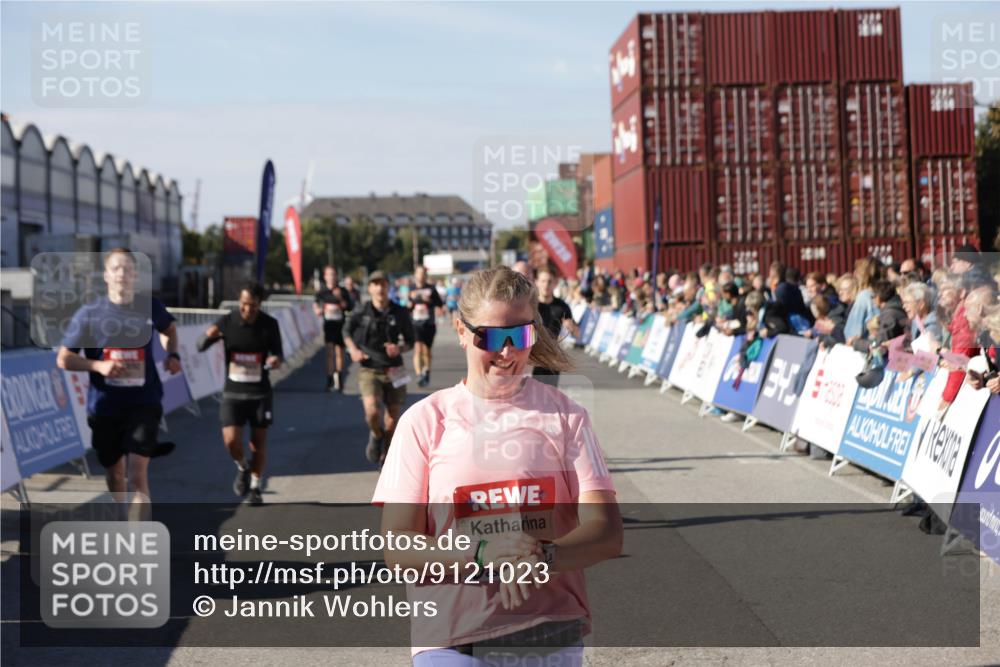 03.10.2025 - Köhlbrandbrückenlauf Jannik Wohlers http://msf.ph/oto/9121023 03.10.2025 13:04:26 Ziel 4055, 4117, 4198, 4297, 4494, 4665, 4836, 4995, 5055, 6018, 6038, 6250, 6251, 6723, 6724 meine-sportfotos.de