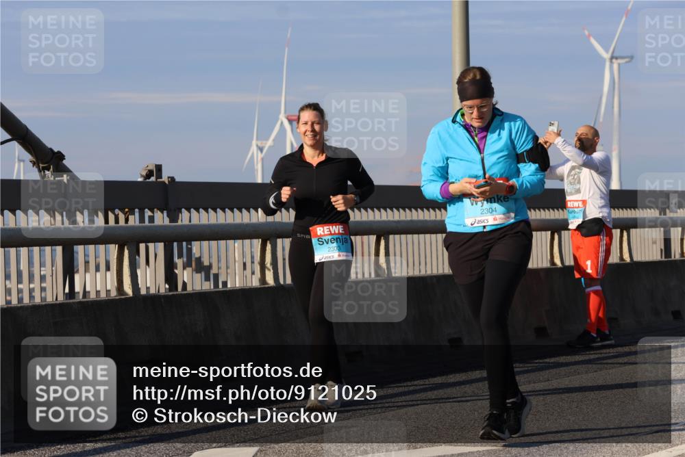 03.10.2025 - Köhlbrandbrückenlauf Strokosch-Dieckow http://msf.ph/oto/9121025 03.10.2025 09:56:16 Position 2 2303, 2304 meine-sportfotos.de