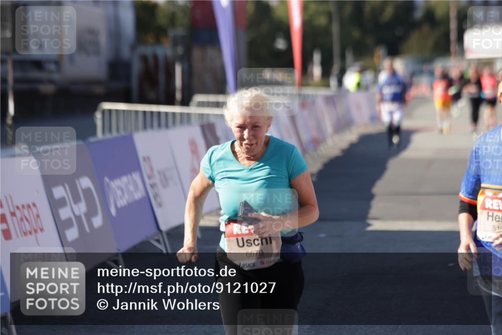 03.10.2025 - Köhlbrandbrückenlauf Jannik Wohlers http://msf.ph/oto/9121027 03.10.2025 13:36:06 Ziel 4972, 5158, 6670 meine-sportfotos.de