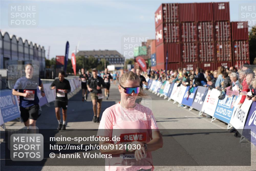 03.10.2025 - Köhlbrandbrückenlauf Jannik Wohlers http://msf.ph/oto/9121030 03.10.2025 13:04:26 Ziel 4055, 4117, 4198, 4297, 4494, 4665, 4836, 4995, 5055, 6018, 6038, 6250, 6251, 6723, 6724 meine-sportfotos.de