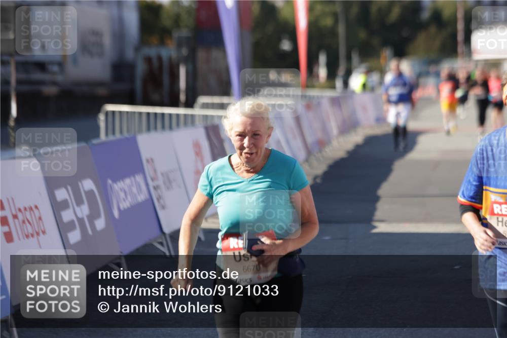 03.10.2025 - Köhlbrandbrückenlauf Jannik Wohlers http://msf.ph/oto/9121033 03.10.2025 13:36:06 Ziel 4972, 5158, 6670 meine-sportfotos.de
