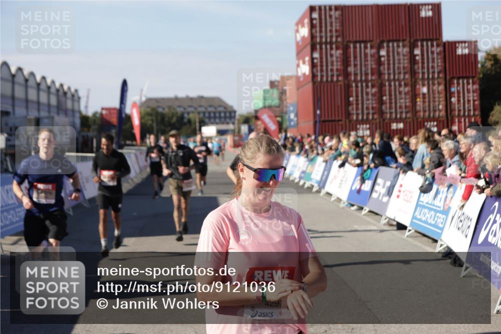 03.10.2025 - Köhlbrandbrückenlauf Jannik Wohlers http://msf.ph/oto/9121036 03.10.2025 13:04:26 Ziel 4055, 4117, 4198, 4297, 4494, 4665, 4836, 4995, 5055, 6018, 6038, 6250, 6251, 6723, 6724 meine-sportfotos.de