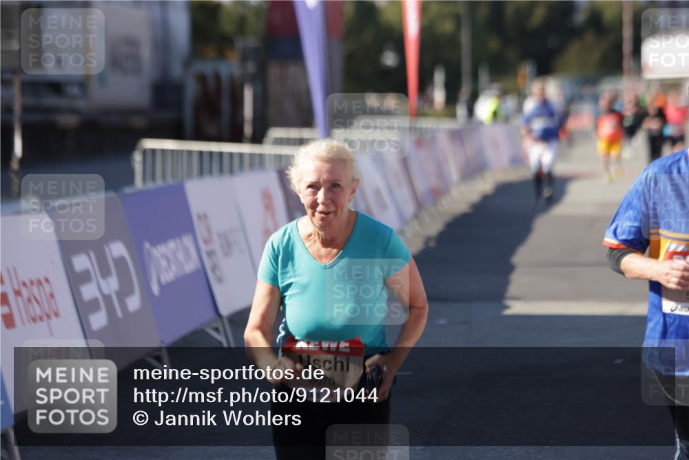 03.10.2025 - Köhlbrandbrückenlauf Jannik Wohlers http://msf.ph/oto/9121044 03.10.2025 13:36:07 Ziel 4972, 5158, 6670 meine-sportfotos.de