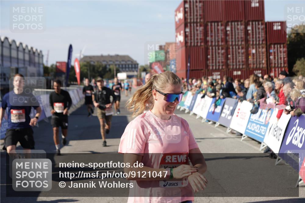 03.10.2025 - Köhlbrandbrückenlauf Jannik Wohlers http://msf.ph/oto/9121047 03.10.2025 13:04:26 Ziel 4055, 4117, 4198, 4297, 4494, 4665, 4836, 4995, 5055, 6018, 6038, 6250, 6251, 6723, 6724 meine-sportfotos.de