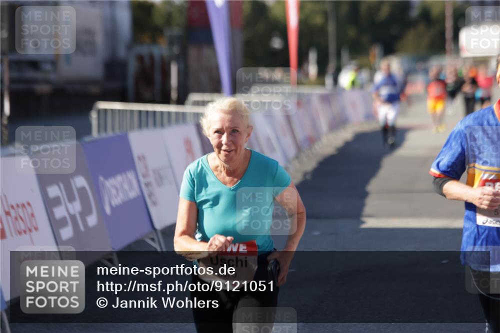 03.10.2025 - Köhlbrandbrückenlauf Jannik Wohlers http://msf.ph/oto/9121051 03.10.2025 13:36:07 Ziel 4972, 5158, 6670 meine-sportfotos.de