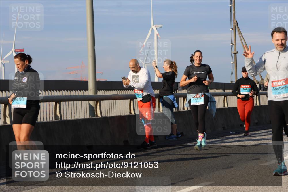 03.10.2025 - Köhlbrandbrückenlauf Strokosch-Dieckow http://msf.ph/oto/9121053 03.10.2025 09:56:19 Position 2 1937, 3602, 3661 meine-sportfotos.de
