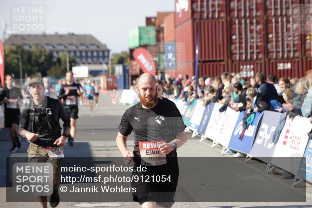 03.10.2025 - Köhlbrandbrückenlauf Jannik Wohlers http://msf.ph/oto/9121054 03.10.2025 13:04:27 Ziel 4055, 4117, 4198, 4297, 4494, 4665, 4836, 4995, 5055, 6018, 6250, 6251, 6723, 6724 meine-sportfotos.de