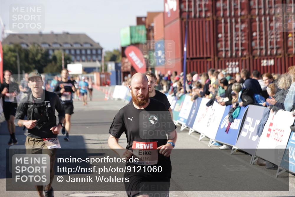 03.10.2025 - Köhlbrandbrückenlauf Jannik Wohlers http://msf.ph/oto/9121060 03.10.2025 13:04:27 Ziel 4055, 4117, 4198, 4297, 4494, 4665, 4836, 4995, 5055, 6018, 6250, 6251, 6723, 6724 meine-sportfotos.de