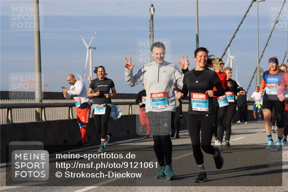 03.10.2025 - Köhlbrandbrückenlauf Strokosch-Dieckow http://msf.ph/oto/9121061 03.10.2025 09:56:20 Position 2 3661, 3660 meine-sportfotos.de