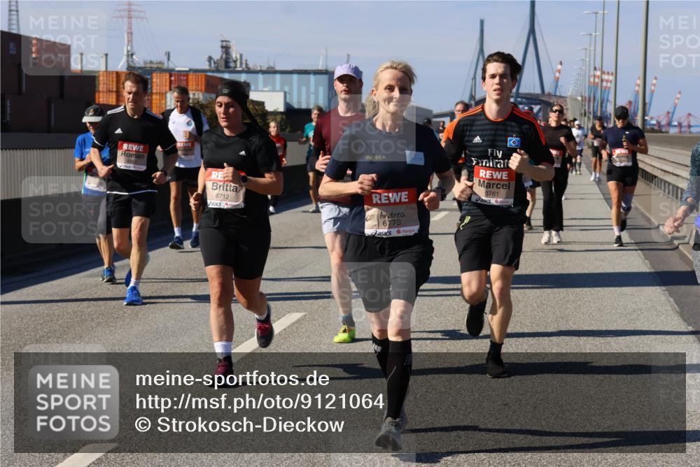 03.10.2025 - Köhlbrandbrückenlauf Strokosch-Dieckow http://msf.ph/oto/9121064 03.10.2025 12:59:40 Position 3 2, 6712, 6773, 5761 meine-sportfotos.de
