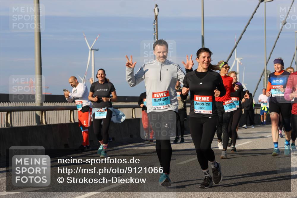 03.10.2025 - Köhlbrandbrückenlauf Strokosch-Dieckow http://msf.ph/oto/9121066 03.10.2025 09:56:20 Position 2 3661, 3660, 3597, 2970 meine-sportfotos.de