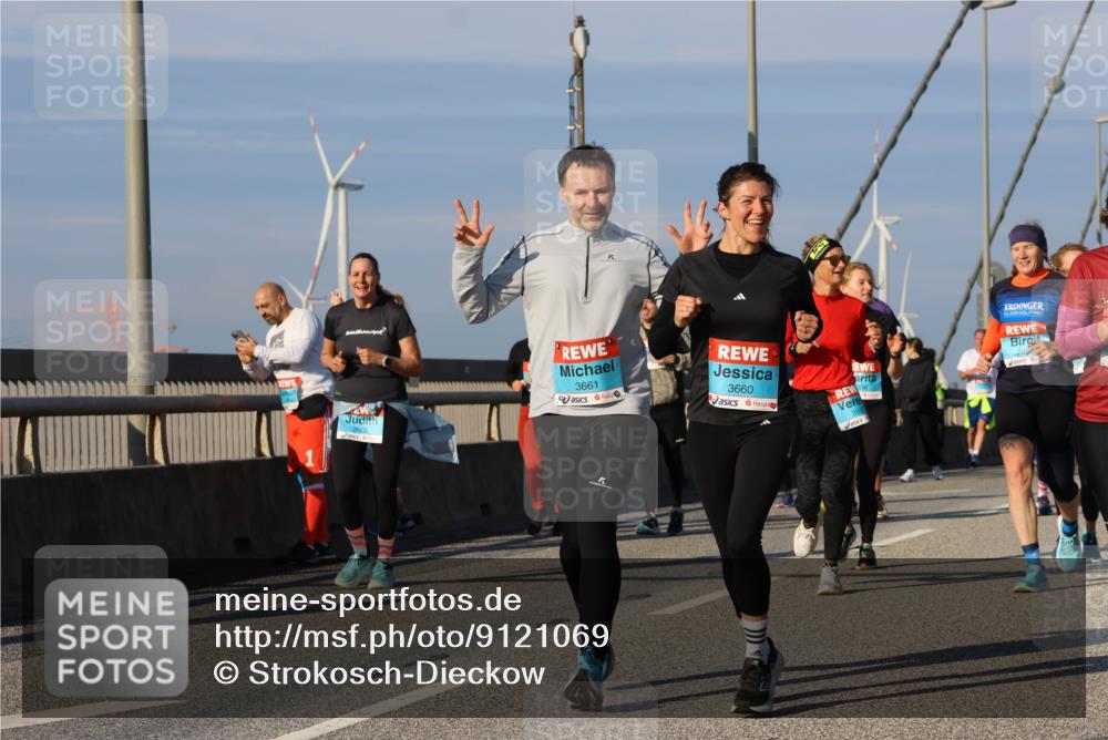 03.10.2025 - Köhlbrandbrückenlauf Strokosch-Dieckow http://msf.ph/oto/9121069 03.10.2025 09:56:20 Position 2 3661, 3660 meine-sportfotos.de