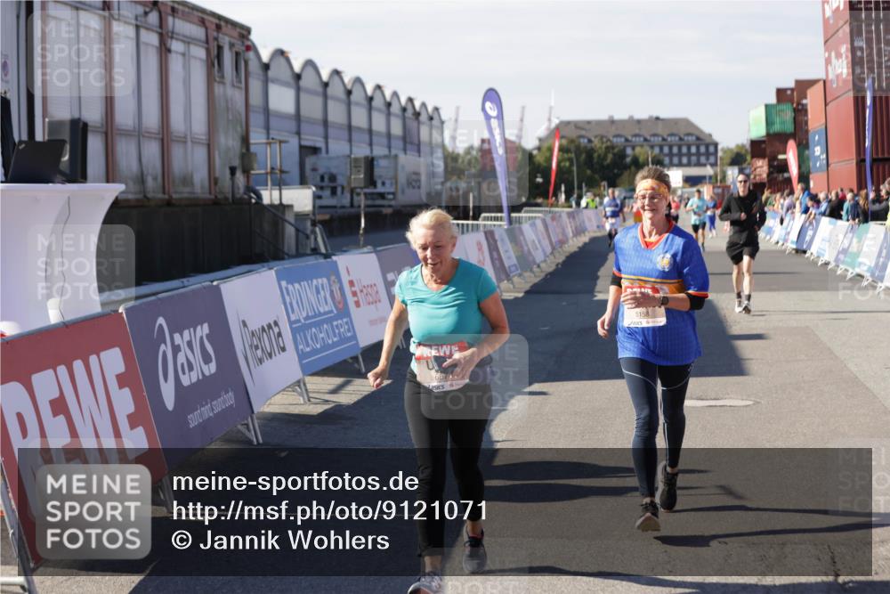 03.10.2025 - Köhlbrandbrückenlauf Jannik Wohlers http://msf.ph/oto/9121071 03.10.2025 13:36:08 Ziel 4972, 5158, 6670 meine-sportfotos.de