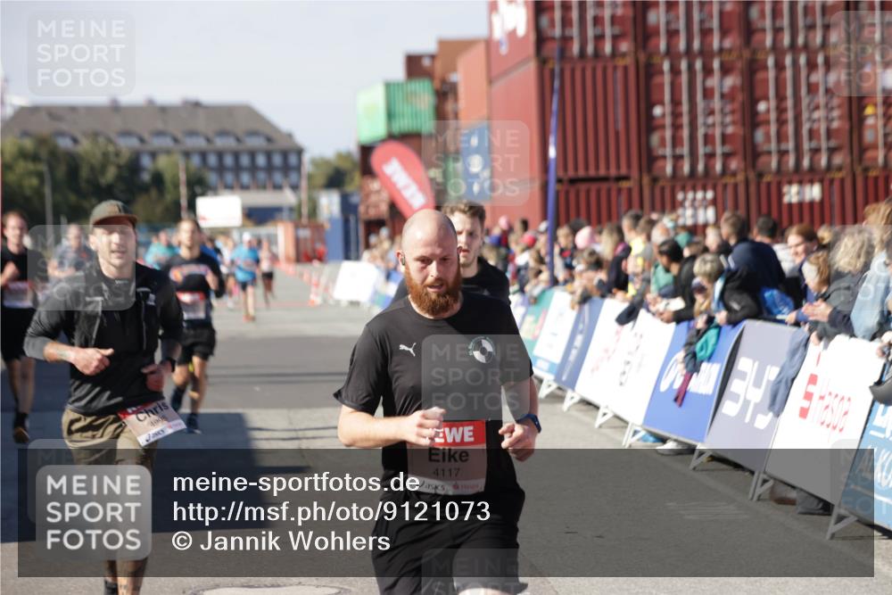 03.10.2025 - Köhlbrandbrückenlauf Jannik Wohlers http://msf.ph/oto/9121073 03.10.2025 13:04:27 Ziel 4055, 4117, 4198, 4297, 4494, 4665, 4836, 4995, 5055, 6018, 6250, 6251, 6723, 6724 meine-sportfotos.de