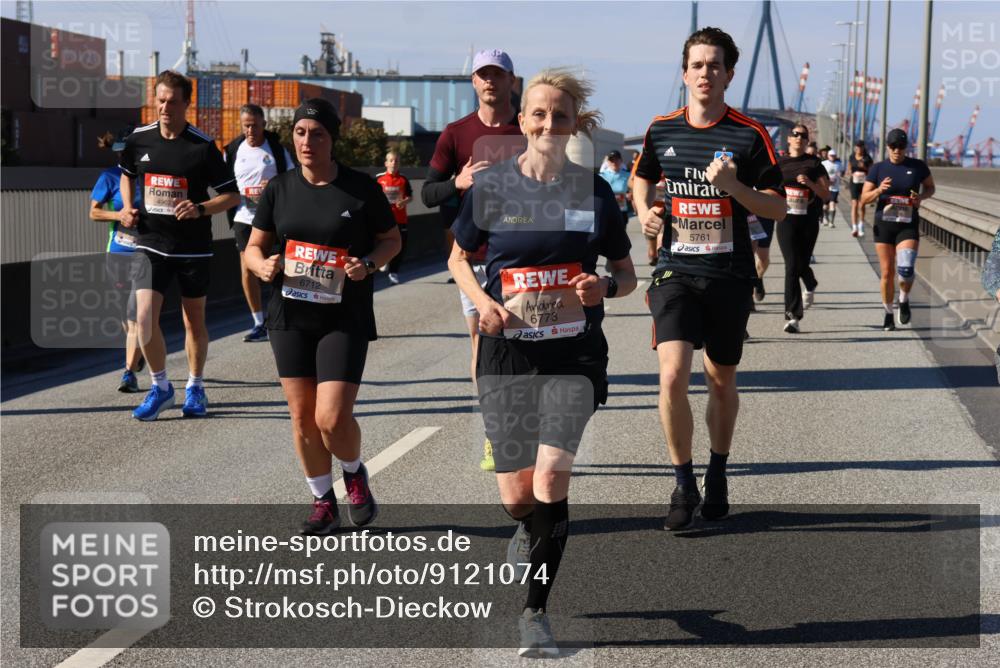 03.10.2025 - Köhlbrandbrückenlauf Strokosch-Dieckow http://msf.ph/oto/9121074 03.10.2025 12:59:41 Position 3 6712, 6773, 5761 meine-sportfotos.de