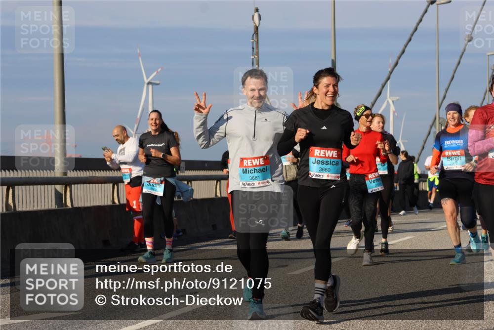 03.10.2025 - Köhlbrandbrückenlauf Strokosch-Dieckow http://msf.ph/oto/9121075 03.10.2025 09:56:20 Position 2 3661, 3660 meine-sportfotos.de