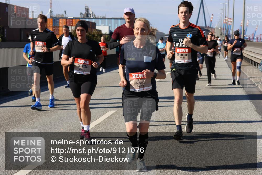 03.10.2025 - Köhlbrandbrückenlauf Strokosch-Dieckow http://msf.ph/oto/9121076 03.10.2025 12:59:41 Position 3 4962, 6712, 6773, 5761 meine-sportfotos.de