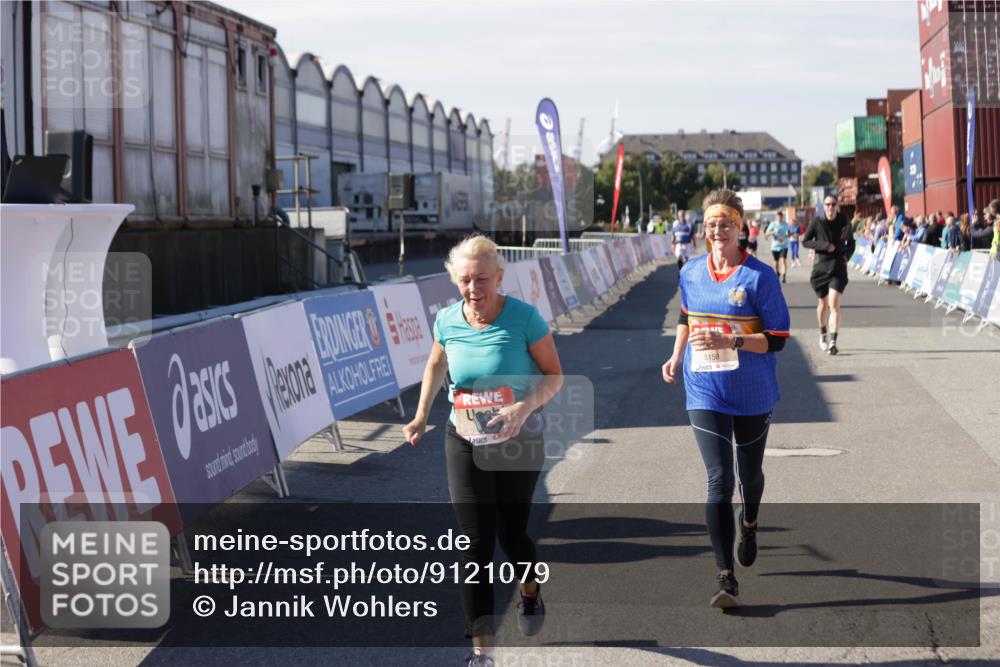 03.10.2025 - Köhlbrandbrückenlauf Jannik Wohlers http://msf.ph/oto/9121079 03.10.2025 13:36:08 Ziel 4972, 5158, 6670 meine-sportfotos.de