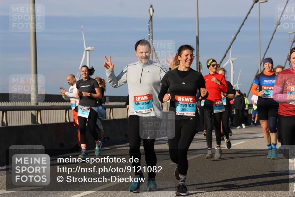 03.10.2025 - Köhlbrandbrückenlauf Strokosch-Dieckow http://msf.ph/oto/9121082 03.10.2025 09:56:20 Position 2 3661, 3660, 3597 meine-sportfotos.de