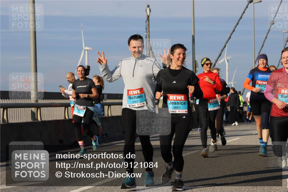 03.10.2025 - Köhlbrandbrückenlauf Strokosch-Dieckow http://msf.ph/oto/9121084 03.10.2025 09:56:20 Position 2 3661, 3660, 2970, 20 meine-sportfotos.de