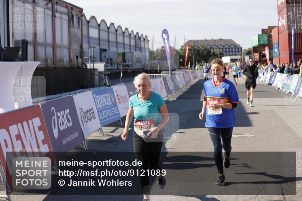 03.10.2025 - Köhlbrandbrückenlauf Jannik Wohlers http://msf.ph/oto/9121089 03.10.2025 13:36:08 Ziel 4972, 5158, 6670 meine-sportfotos.de