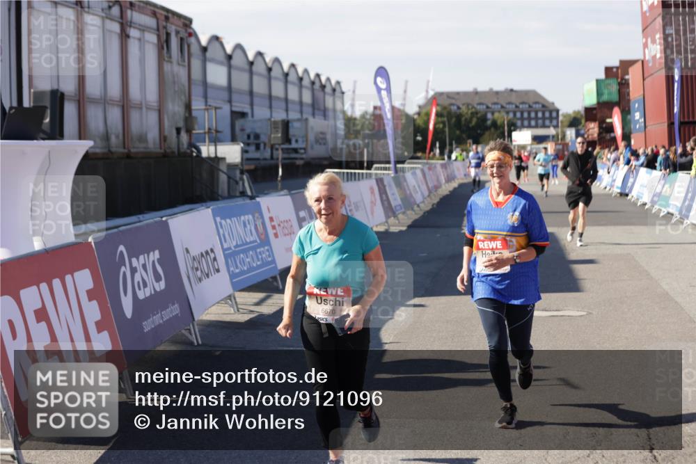 03.10.2025 - Köhlbrandbrückenlauf Jannik Wohlers http://msf.ph/oto/9121096 03.10.2025 13:36:08 Ziel 4972, 5158, 6670 meine-sportfotos.de