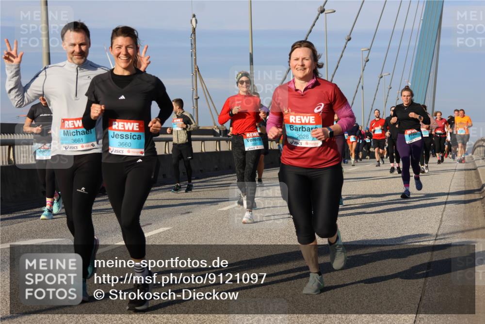 03.10.2025 - Köhlbrandbrückenlauf Strokosch-Dieckow http://msf.ph/oto/9121097 03.10.2025 09:56:21 Position 2 3661, 3660, 3597, 2028 meine-sportfotos.de