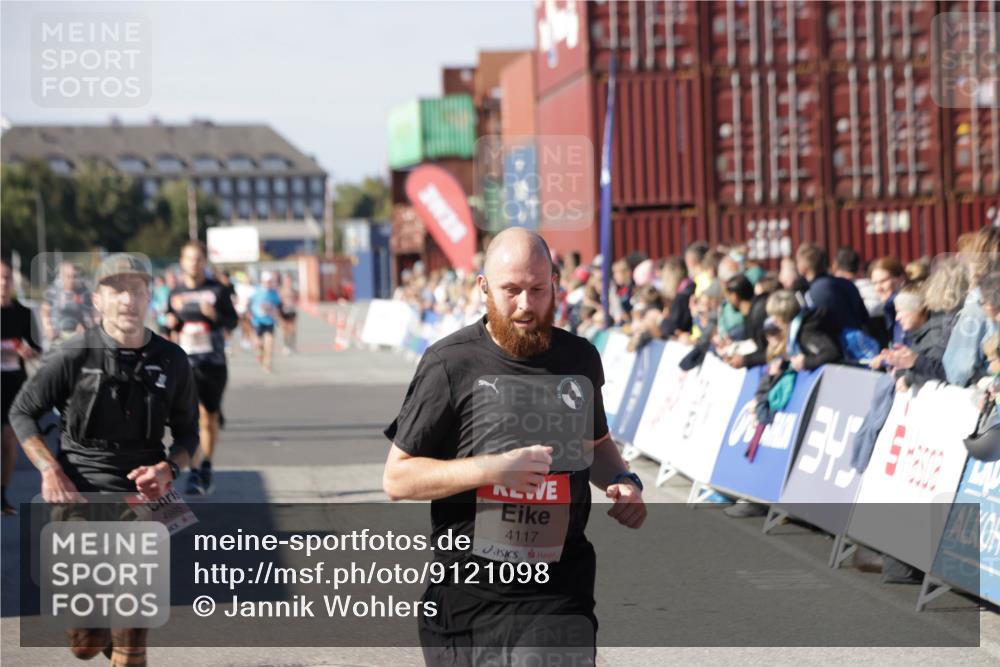 03.10.2025 - Köhlbrandbrückenlauf Jannik Wohlers http://msf.ph/oto/9121098 03.10.2025 13:04:27 Ziel 4055, 4117, 4198, 4297, 4494, 4665, 4836, 4995, 5055, 6018, 6250, 6251, 6723, 6724 meine-sportfotos.de