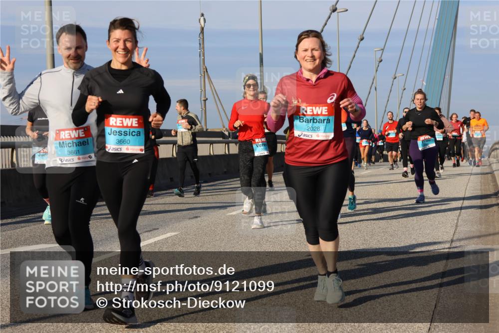 03.10.2025 - Köhlbrandbrückenlauf Strokosch-Dieckow http://msf.ph/oto/9121099 03.10.2025 09:56:22 Position 2 3661, 3660, 2028 meine-sportfotos.de