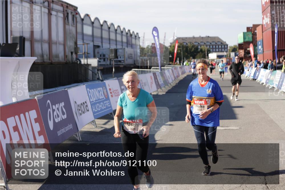 03.10.2025 - Köhlbrandbrückenlauf Jannik Wohlers http://msf.ph/oto/9121100 03.10.2025 13:36:08 Ziel 4972, 5158, 6670 meine-sportfotos.de