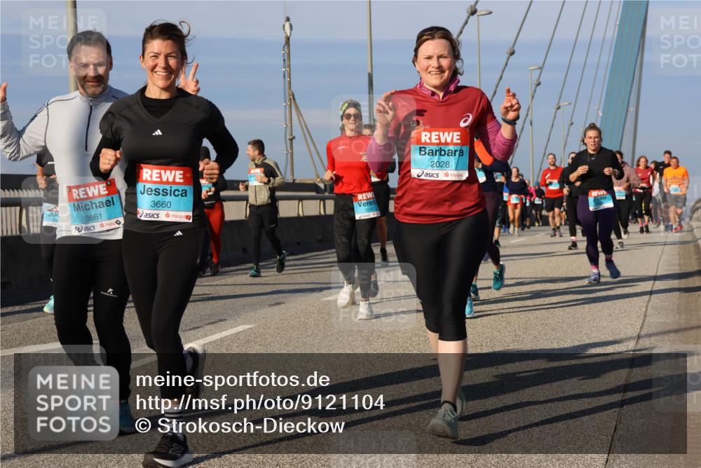 03.10.2025 - Köhlbrandbrückenlauf Strokosch-Dieckow http://msf.ph/oto/9121104 03.10.2025 09:56:22 Position 2 3661, 3660, 2028, 3597 meine-sportfotos.de
