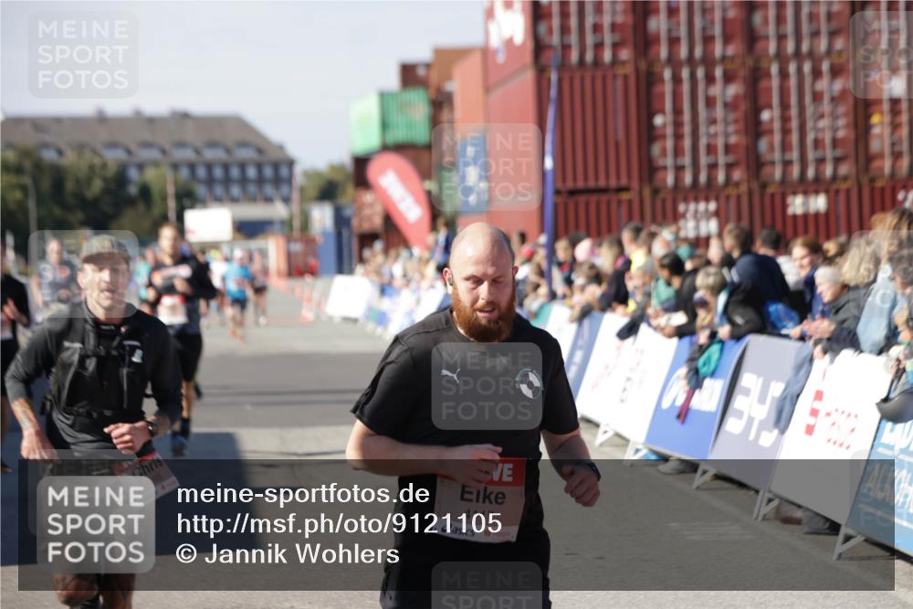 03.10.2025 - Köhlbrandbrückenlauf Jannik Wohlers http://msf.ph/oto/9121105 03.10.2025 13:04:27 Ziel 4055, 4117, 4198, 4297, 4494, 4665, 4836, 4995, 5055, 6018, 6250, 6251, 6723, 6724 meine-sportfotos.de